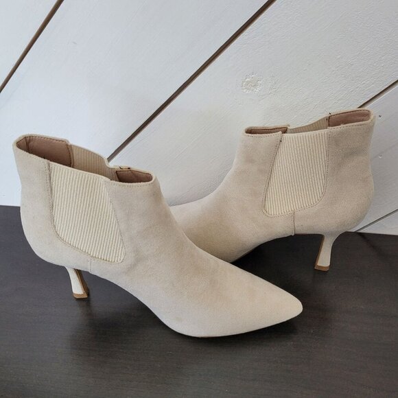 NEW Journee Collection Elitta Ivory Womens 10 Ankle Booties Faux Suede Pointed - Picture 4 of 10